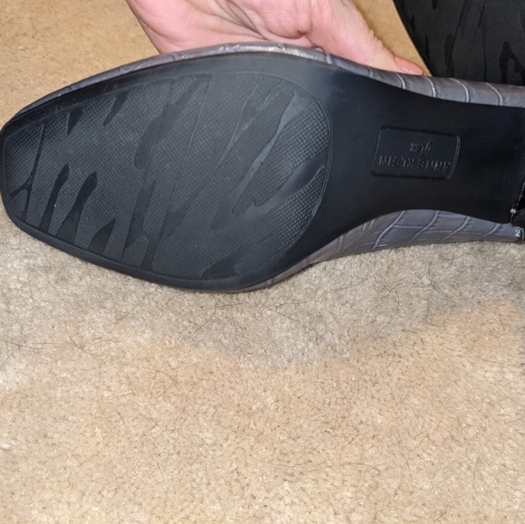 Anne Klein IFlex Gray Heels with Tassles - Picture 7 of 12